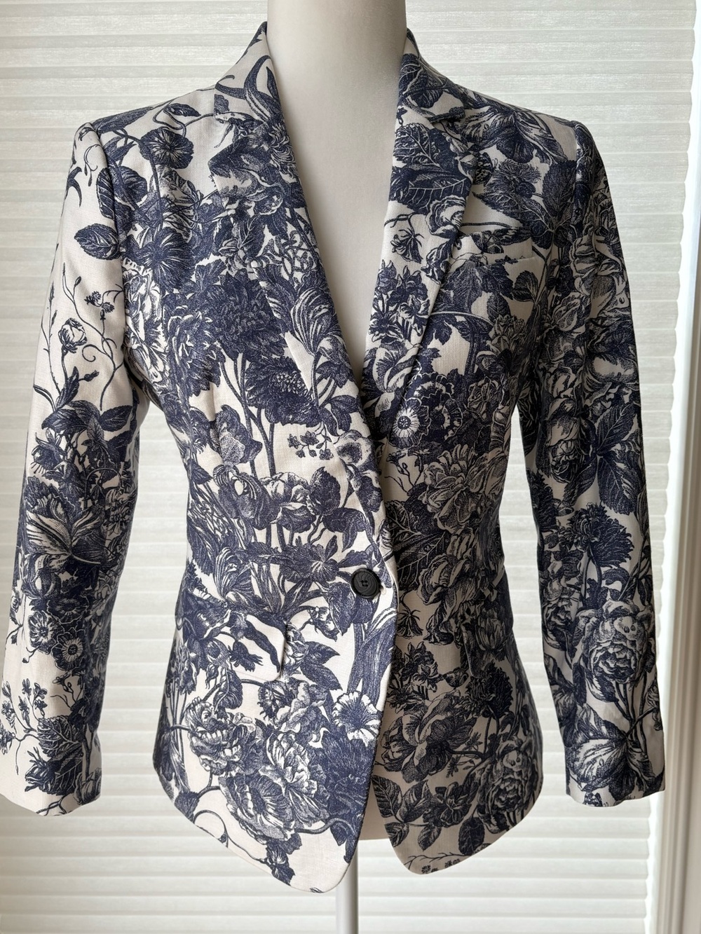 LOFT Tailored Floral Blazer Trompe-l’oeil in White and Navy